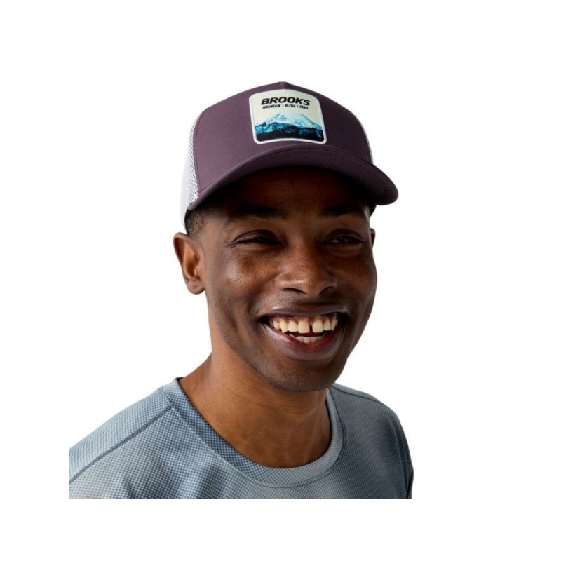 BROOKS  Surge Trucker Hat